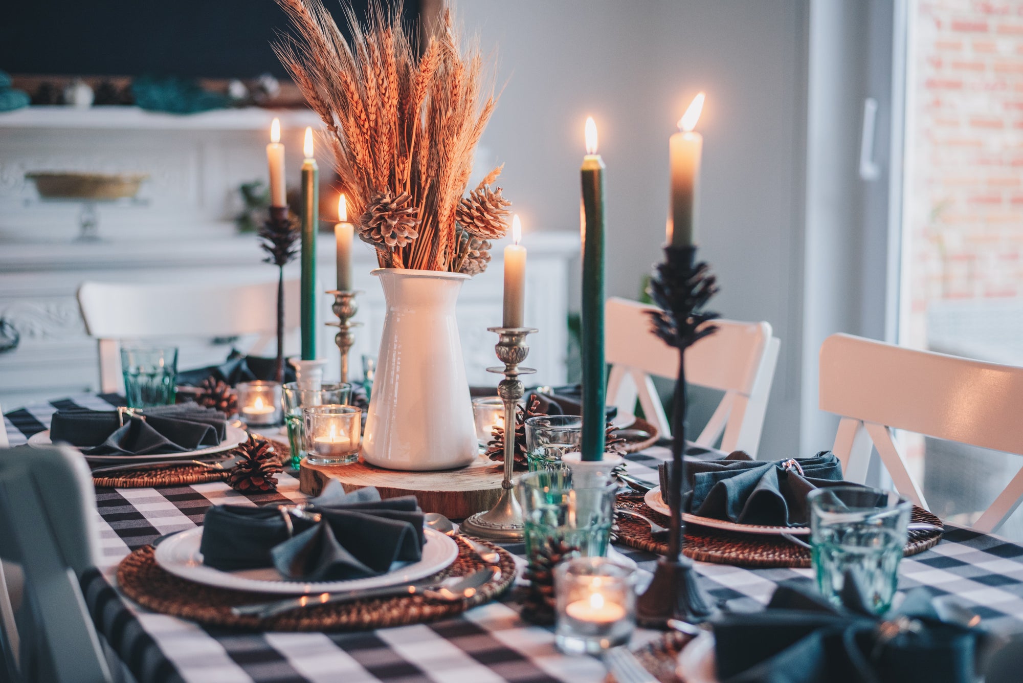5 Candle-Centric Dining Room Buffet Table Decor Ideas for 2023