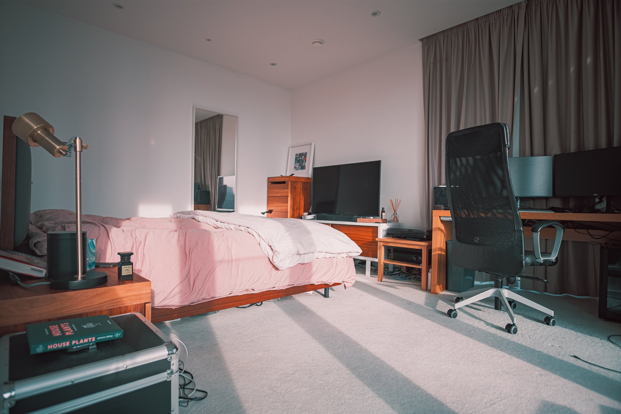 Cool Accessories Bedroom for Guys: Aesthetic Decor Ideas