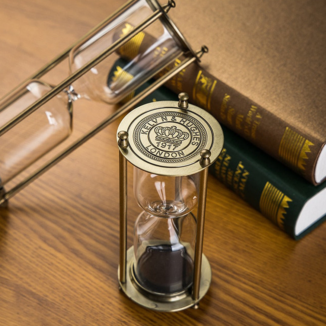 Brass Hourglass The classy and precise curve makes the sand elegantly drops.