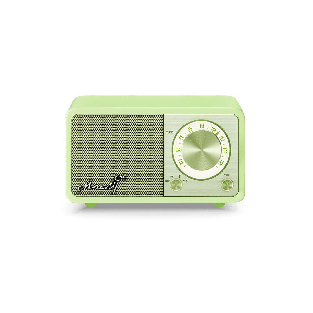 Retro Radio Soundbox Bluetooth pairs quickly with laptop