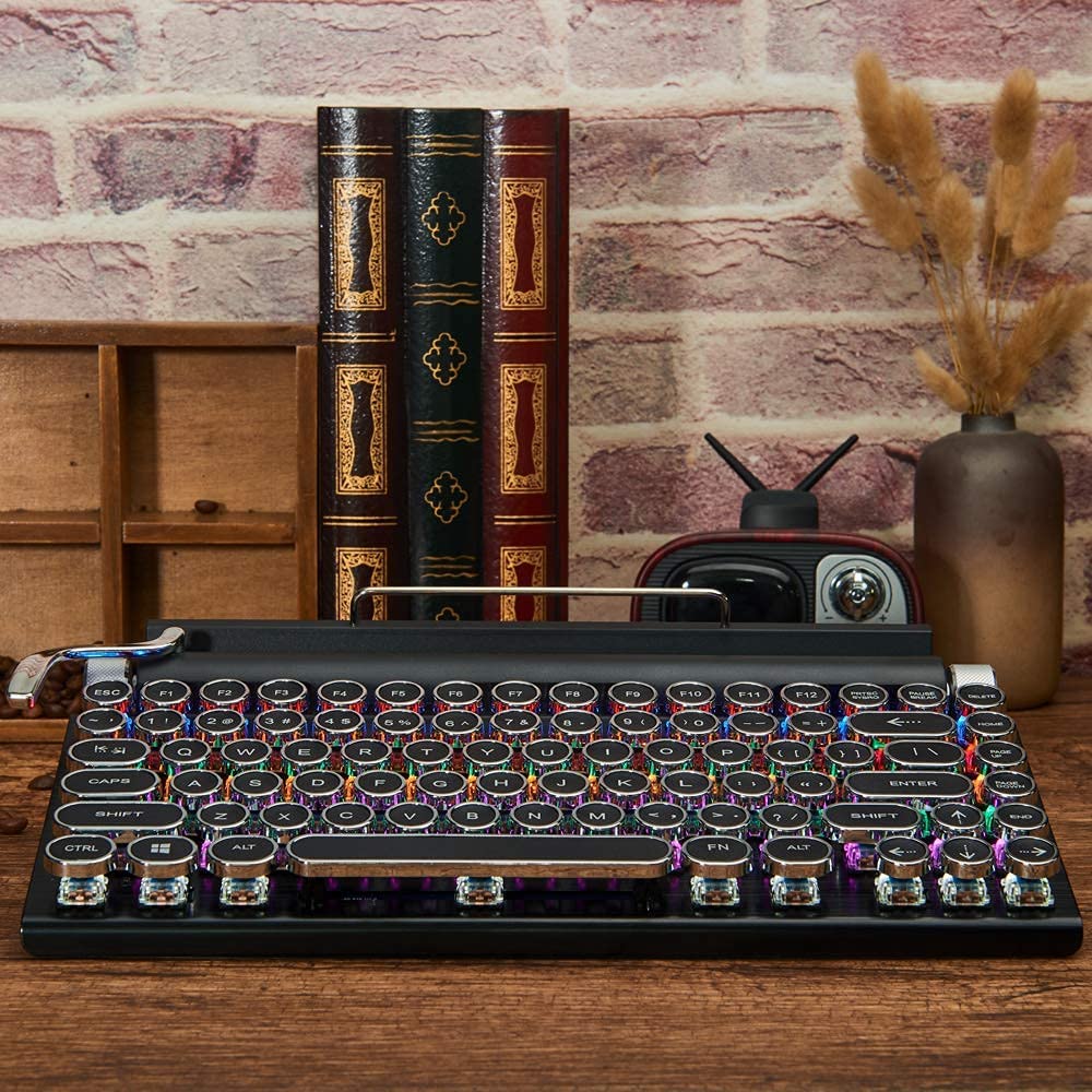 Retro Typewriter Keyboard uses the classic appearance
