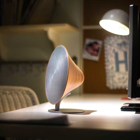 Touch HiFi Bluetooth Speaker with SNR (Signal Noise Ratio) +/ = 75dB.