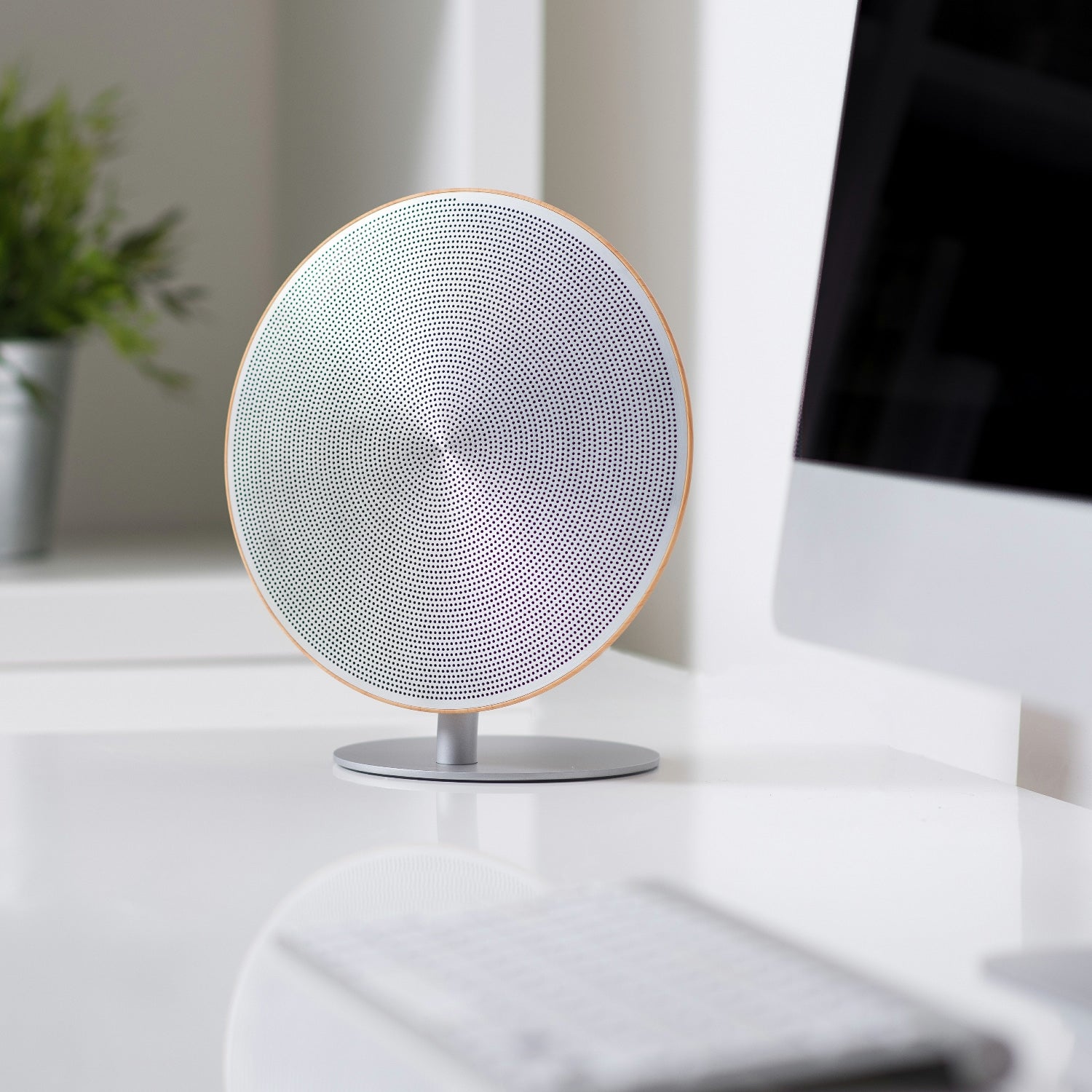 Touch HiFi Bluetooth Speaker with Material black body finish