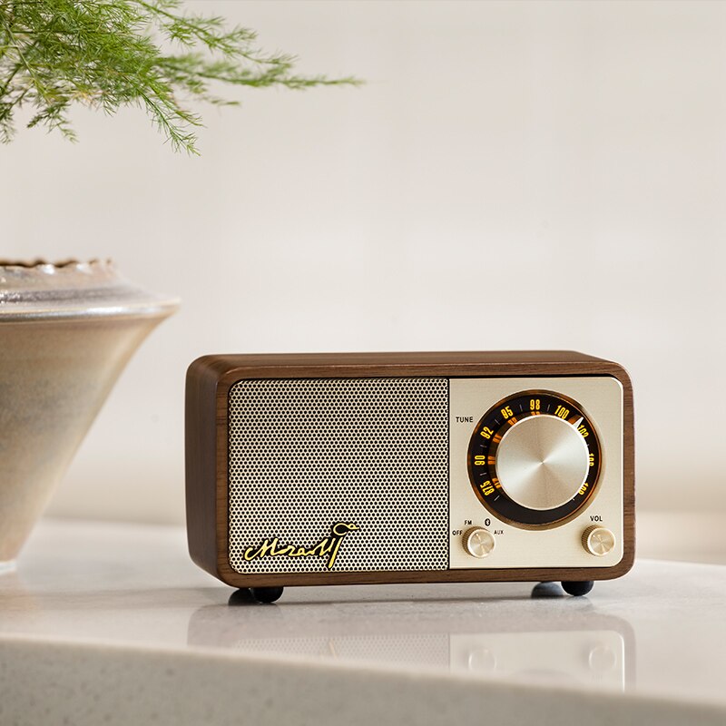 Retro Radio Soundbox Bluetooth used to play external playlists