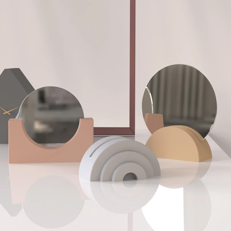 Friz Mirror The item comes with an removable mirror for easy cleaning.