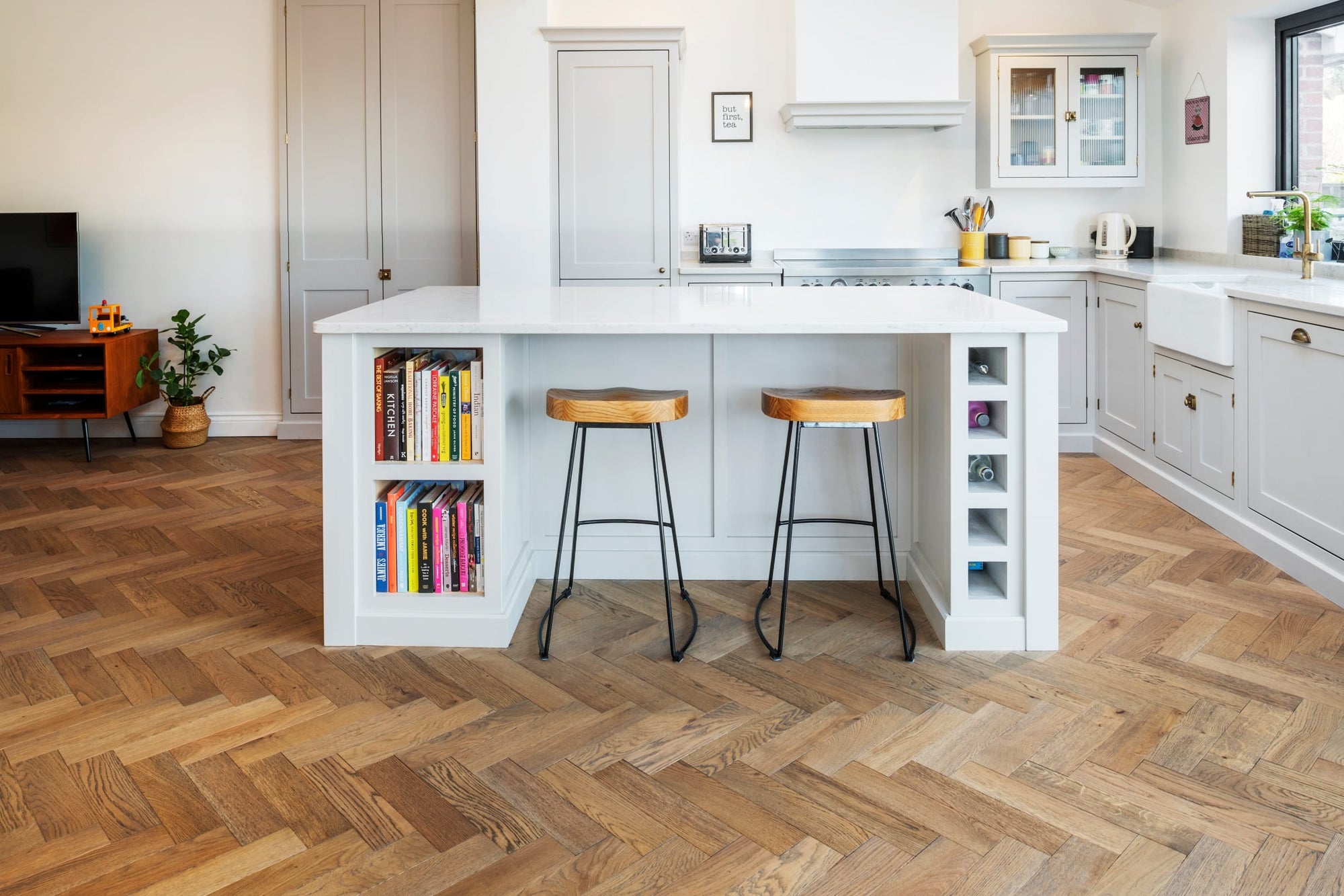 Laminate vs Hardwood Flooring: Which One Reigns Supreme for Your Home?