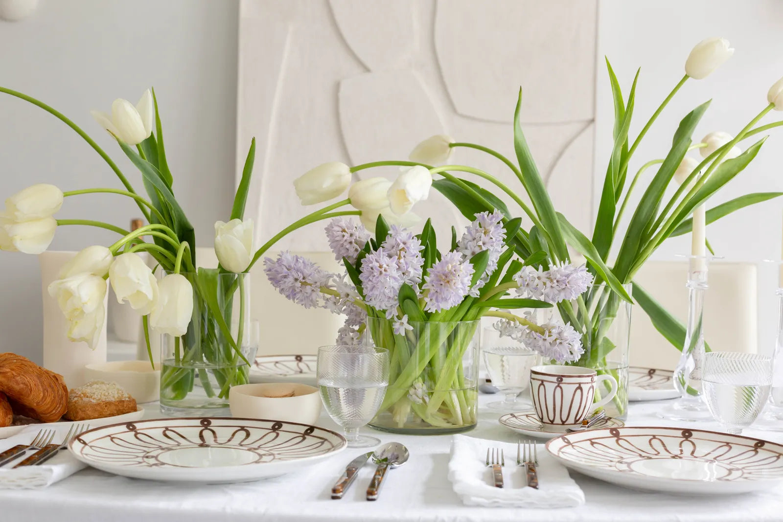 Spring Table Decorations: A Guide to Seasonal Settings