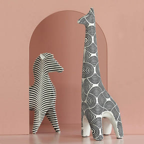 BW Pattern Animal with the striped black & white finish of this sculpture makes it look opulent and attractive. 