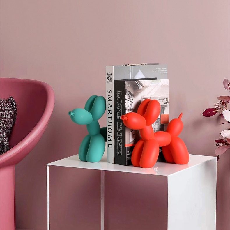 Caslon Balloon Dog Statue  is equipped with an anti-skid pad at the bottom of the figurine.