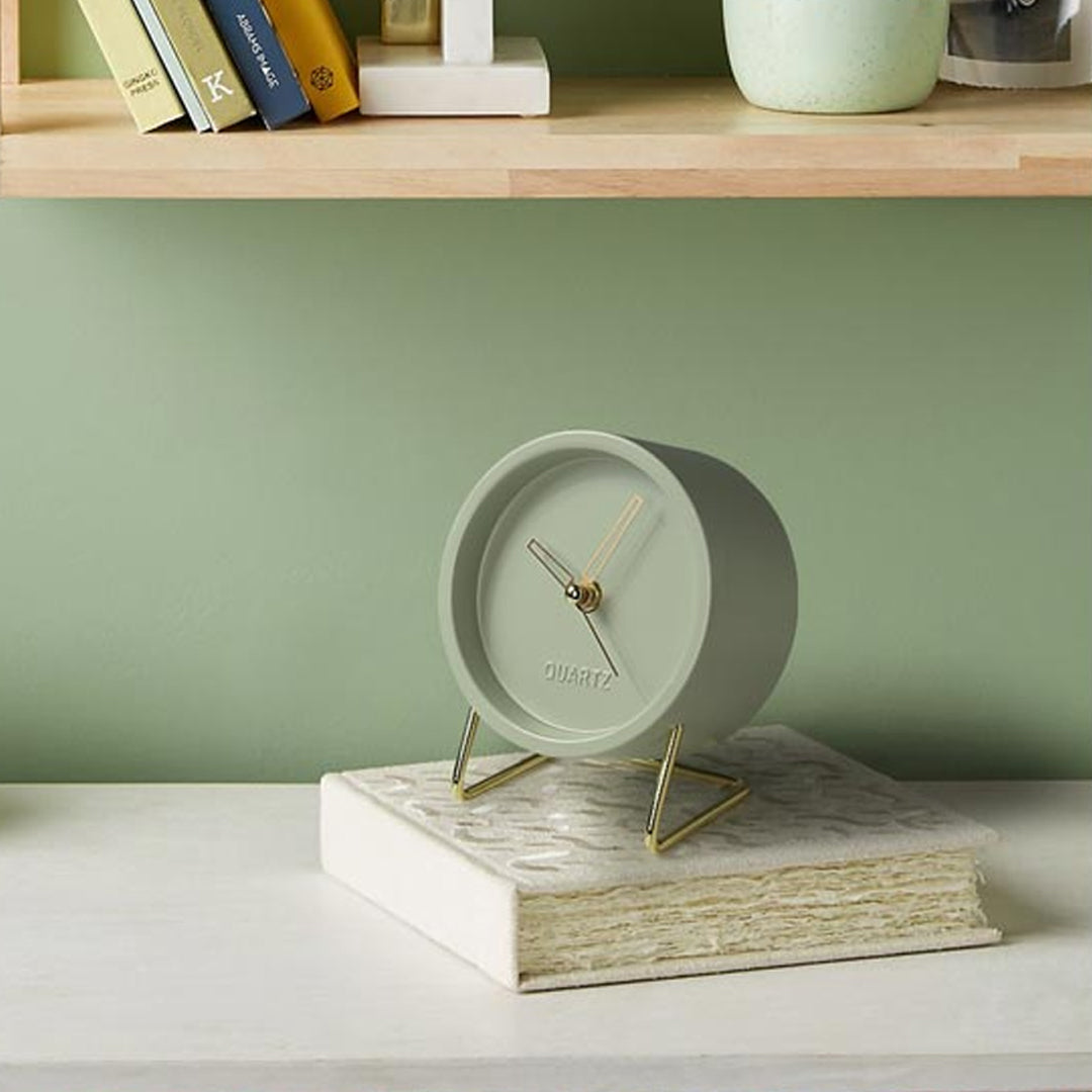 Quartz Metal Table Clock 6 In with Diameter: 5.7 inches