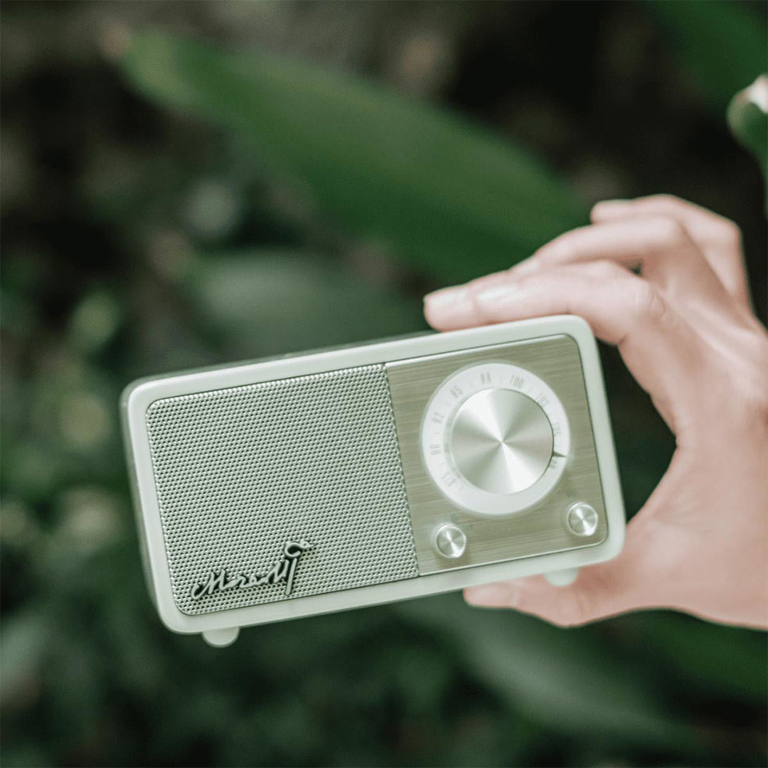 Retro Radio Soundbox Bluetooth pairs quickly with smartphones