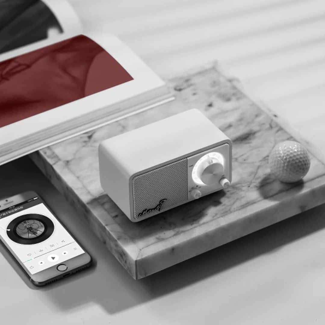 Retro Radio Soundbox Bluetooth with Pairs easily with an iphone