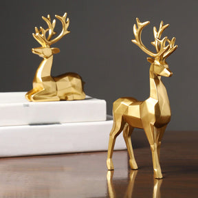 Christmas Reindeer Figurine The bright colors and three-dimensional cut patterns are artistic and fashionable.